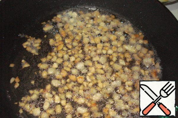 Heat the fat over medium heat until Golden brown. Add finely chopped onions, grated carrots and fry until soft onions. I added curry and cumin in frying.