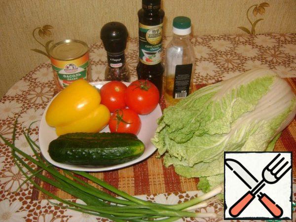 To prepare the salad you will need:- Beijing cabbage
-Fresh cucumber
-Tomatoes
- Bell peppers (yellow or orange for contrast)
-Green onion
-Olive oil
-Soy sauce
- Freshly ground pepper