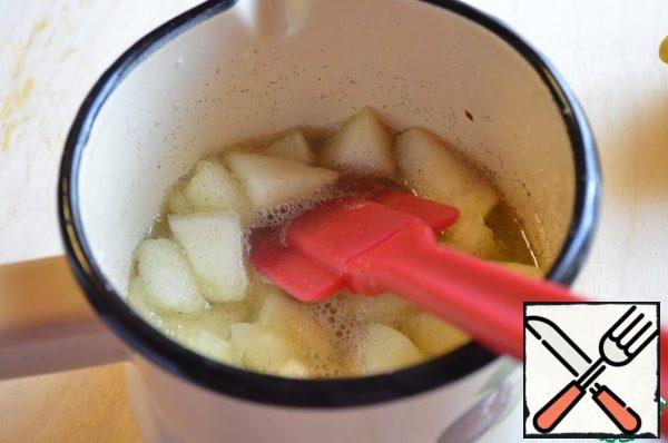 After this time, bring the melon to a boil over medium heat, boil for 5 minutes.