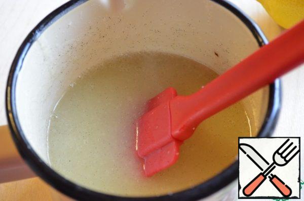 Whisk the hot puree with an immersion blender and bring it back to a boil over medium heat, after boiling, cook for about 2-3 minutes. The container in which we cook is covered with gauze or a towel and left until the next day (the melon needs to stand for 8-10 hours)
