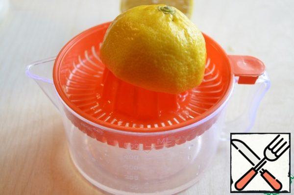 Pour gelatin with cold boiled water, leave it to swell (the ideal here, of course, is agar-agar, but it is unusual for us, I used gelatin). Squeeze out the lemon juice. Add it to the melon and cook over medium heat after boiling for 5 minutes.
