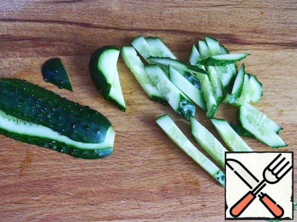 Cucumber cut into long cubes. Cover with plastic wrap and lightly beat off. Of course, a little strange - at first a long time to be capricious in the market, choosing the freshest and elastic cucumbers, and then soak them with a hammer. But it will taste better - believe me and check.