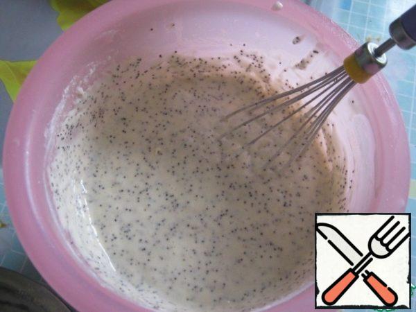Add poppy seeds (boiled) and flour with baking powder, knead the dough gently.