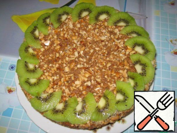 Decorate the cake with fruit, pour tea and enjoy!