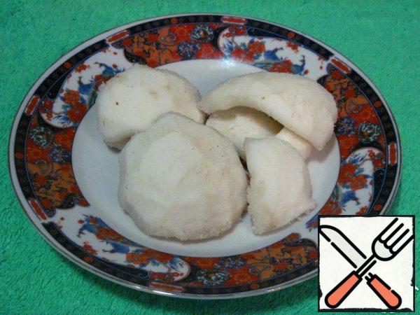 Crack the coconut, remove the shell and dark skin.
