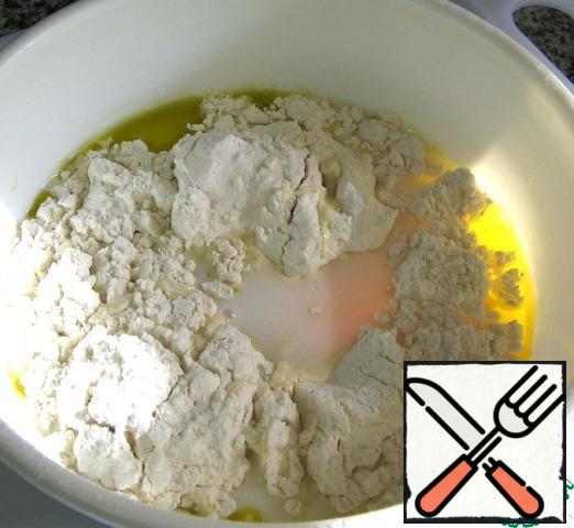 Sift flour, add eggs, milk, water, a pinch of salt and 20 ml of oil.
