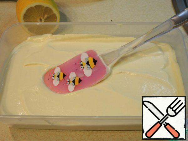 Put the cream mass in a shallow form and put in the freezer for 2-3 hours. Get, cut arbitrarily, put in a bowl and decorate with fruit, pour a little liquid honey.