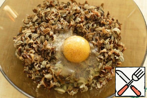 Cool, add egg, salt, pepper, mix.
