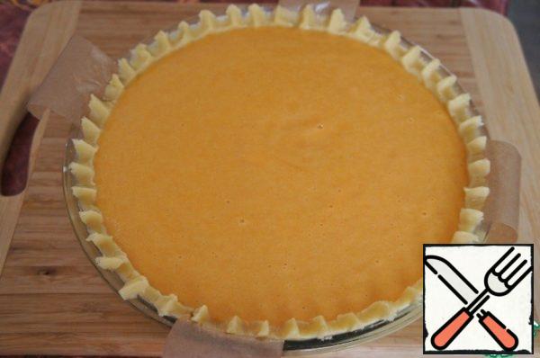 Pour the filling.
