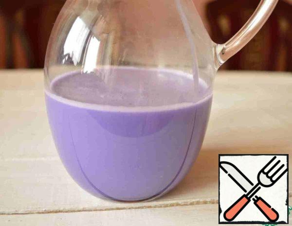 If bubbles appear on the surface of our glaze, then we get rid of them by covering the surface of the glaze with a food film. The bubbles will gather on the film and thus get a smooth and shiny glaze!
Cool to 30-32 degrees for further application.
