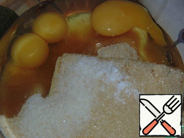In a deep bowl, mix 3 eggs, 3 packs of cottage cheese, 1 cup of cane sugar, salt, soda, vanilla sugar.