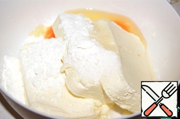 Cream cheese (cottage cheese), 2 eggs, sugar, vanilla 1 g and starch placed in a spacious container.