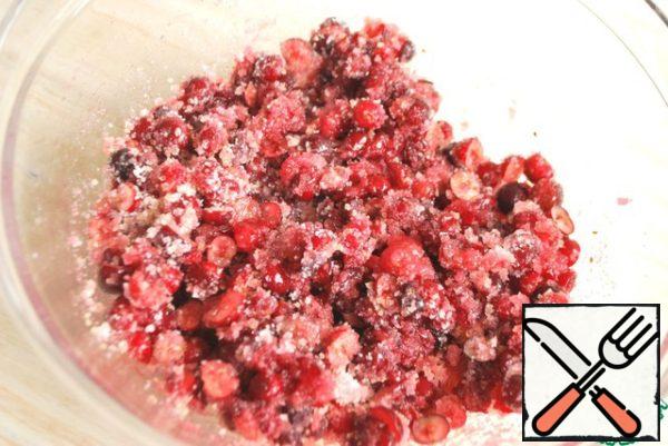 Gently mix the cranberries with sugar, cover with clingfilm and refrigerate for at least a couple of hours, preferably overnight.
