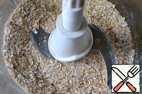 While the dough is "maturing", prepare the sprinkles.
In the bowl of a mixer, whisk all the ingredients for sprinkling - oat flakes, flour, sugar, honey, spices.
