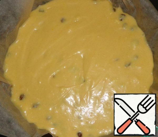 Pour the dough into the pan. Preheat oven to 200 degrees. Bake for 20-25 minutes, check the readiness with a dry match.