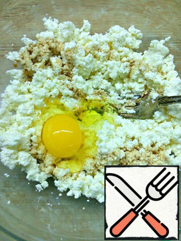 Add the egg, mix again.