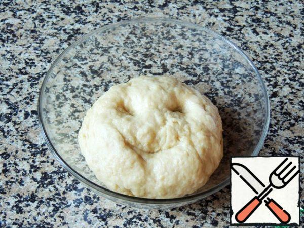 Knead the dough and send it to the cold.