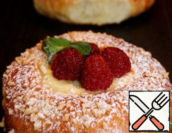 Cheese Buns with Raspberry and White Chocolate Recipe