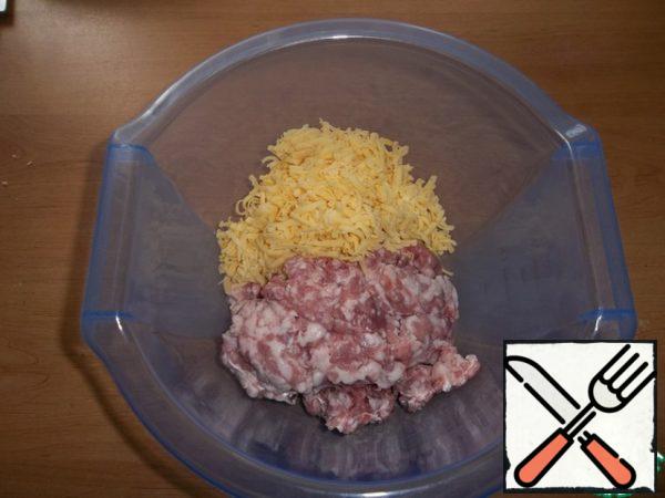 Cheese grate on a medium grater and add to the minced meat.