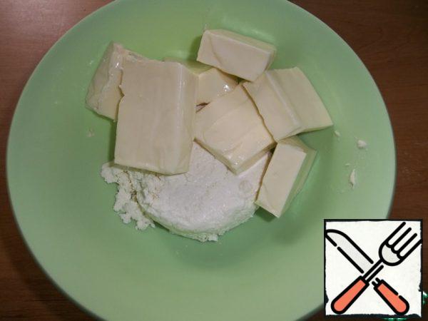 For the filling, mix cottage cheese with melted cheese.