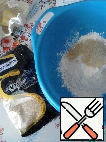 In a bowl put the sifted flour, sugar and chilled and sliced butter.