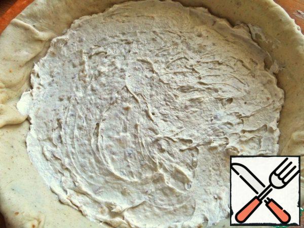 Distribute the filling on the bottom of the galette.