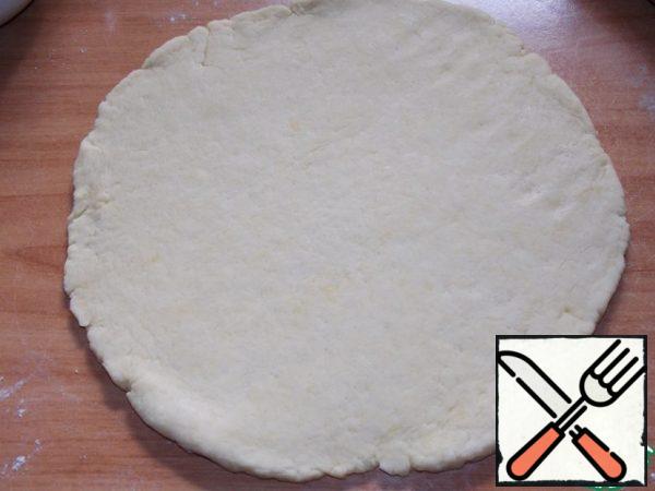 Roll the dough to a thickness of 1-1,5 cm.