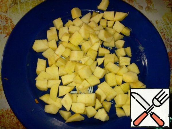 Cut the apples into cubes, mix with juice and butter.