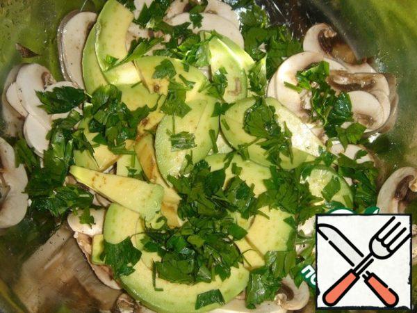 Cut the avocado into large slices, add to the mushrooms.
Sprinkle with herbs. I used parsley instead of mint.
