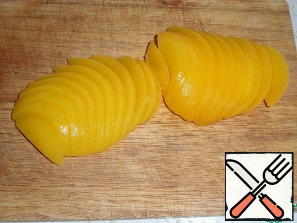 Cut the canned peaches.