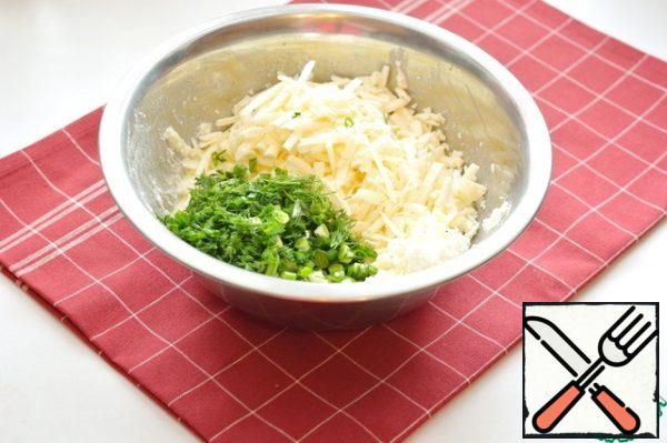 Here, add the cheese and chopped herbs. Since the cheese is salty enough, add salt carefully so as not to salt the filling.