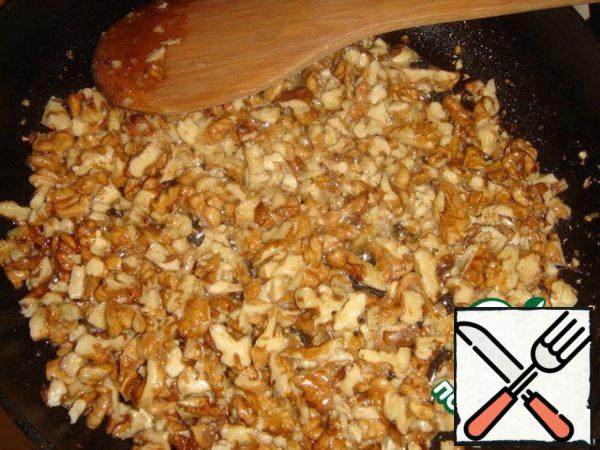 Lightly chop the walnuts and fry in butter. They become unusually fragrant.
