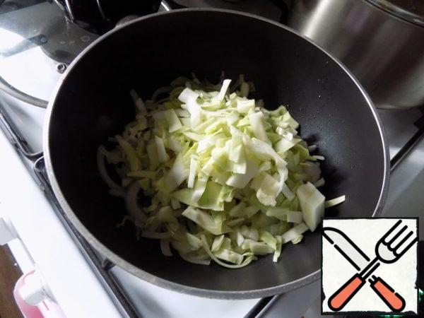 Forth-such as cabbage thinly sliced. Cook all until tender. You can fry harder, I'm more tormented.