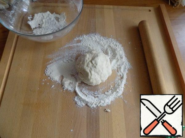 Place the dough on the work surface and roll it into a ball.
