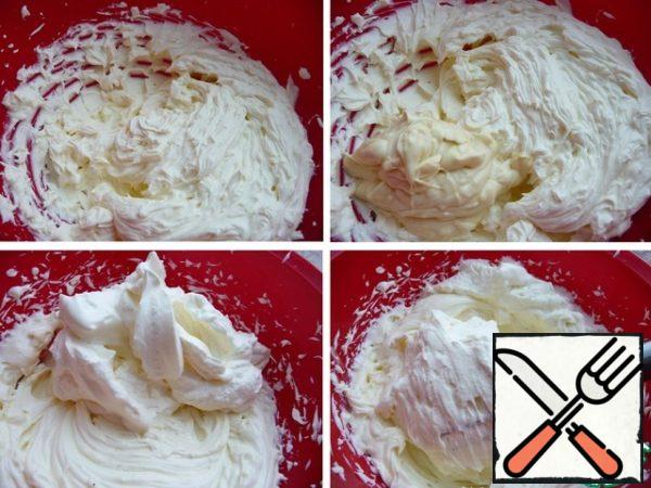 Beat mascarpone with cream cheese.
Add melted chocolate. Whip.
Add whipped cream, gently mix with a whisk, shaking off the mass, but not hitting the bowl.