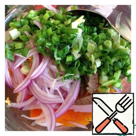 Finely chop the green onions. Add wine vinegar and oil. Mix the salad and decorate with pomegranate seeds.