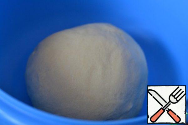 In a separate bowl, mix the flour, the remaining milk, butter and egg mixture, yeast approached. Knead the dough and leave to approach in a warm place for an hour.