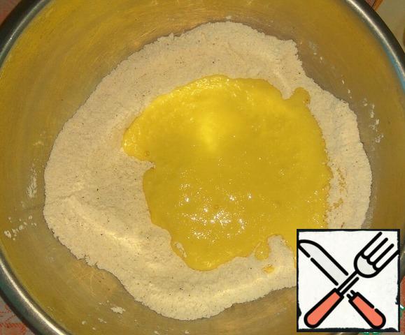 Separate the yolks from the whites. Mix the egg yolks with yogurt and applesauce.
Add to dry ingredients, stir.