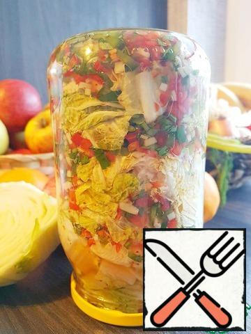 Tightly put in the jar layers of cabbage + dressing. Put it in the fridge for three days.