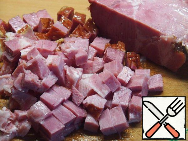 Cut the smoked meat into small cubes.

