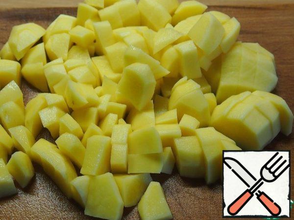 Peel the potatoes and cut them into cubes. Add the potatoes to the broth and cook until almost done.
