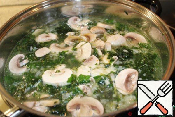 Boil the following mushrooms for another 10 minutes after boiling.
