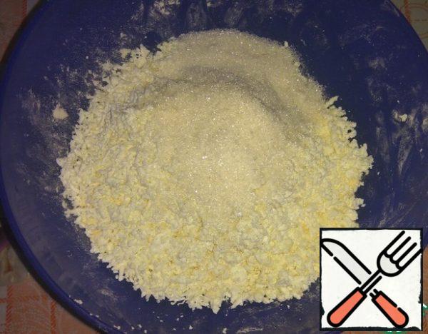 Add sugar, vanilla, salt and cottage cheese.
Cottage cheese better wipe through a sieve.
I was in a hurry and did not grind, but it is better not to do so, as grains of cottage cheese can burn in the oven.
Knead the dough and refrigerate for 30 minutes.
