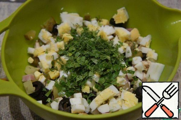 If desired, you can add finely chopped dill and parsley, as well as green onions.
