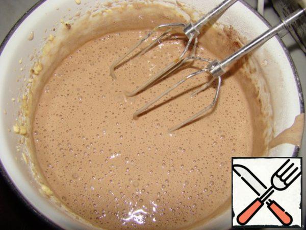Make the dough: grind the yolks with white sugar, add flour and cocoa. Separately, whisk the proteins and add to the dough. Pour the dough onto a baking sheet lined with parchment paper greased with butter. Bake at a temperature of 220 * C for 8-10 minutes.