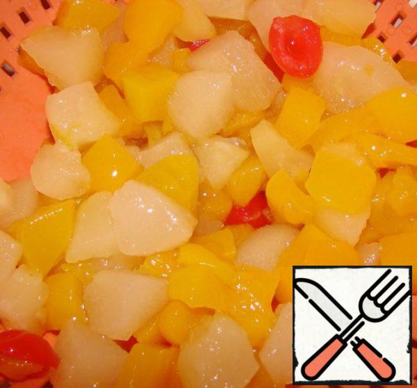 Add fruit to the cream.