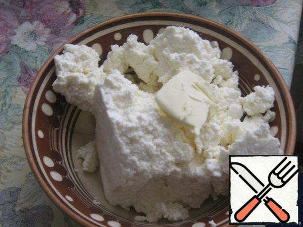 Preheat cottage cheese with a small piece of butter in a microwave oven (about a minute).
