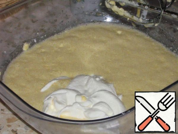 ... sour cream... stir well