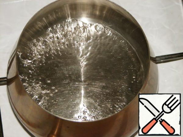 Lemon juice and vinegar are heated until boiling.