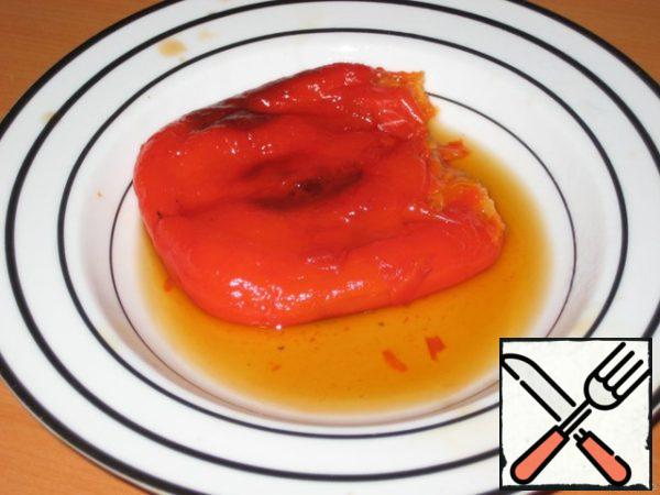 Red sweet pepper bake in the oven for 5-7 minutes. Remove from the oven put in a glass bowl, cover with something on top and leave for 5 minutes. After this time, remove the skin from the pepper and remove the stalk.